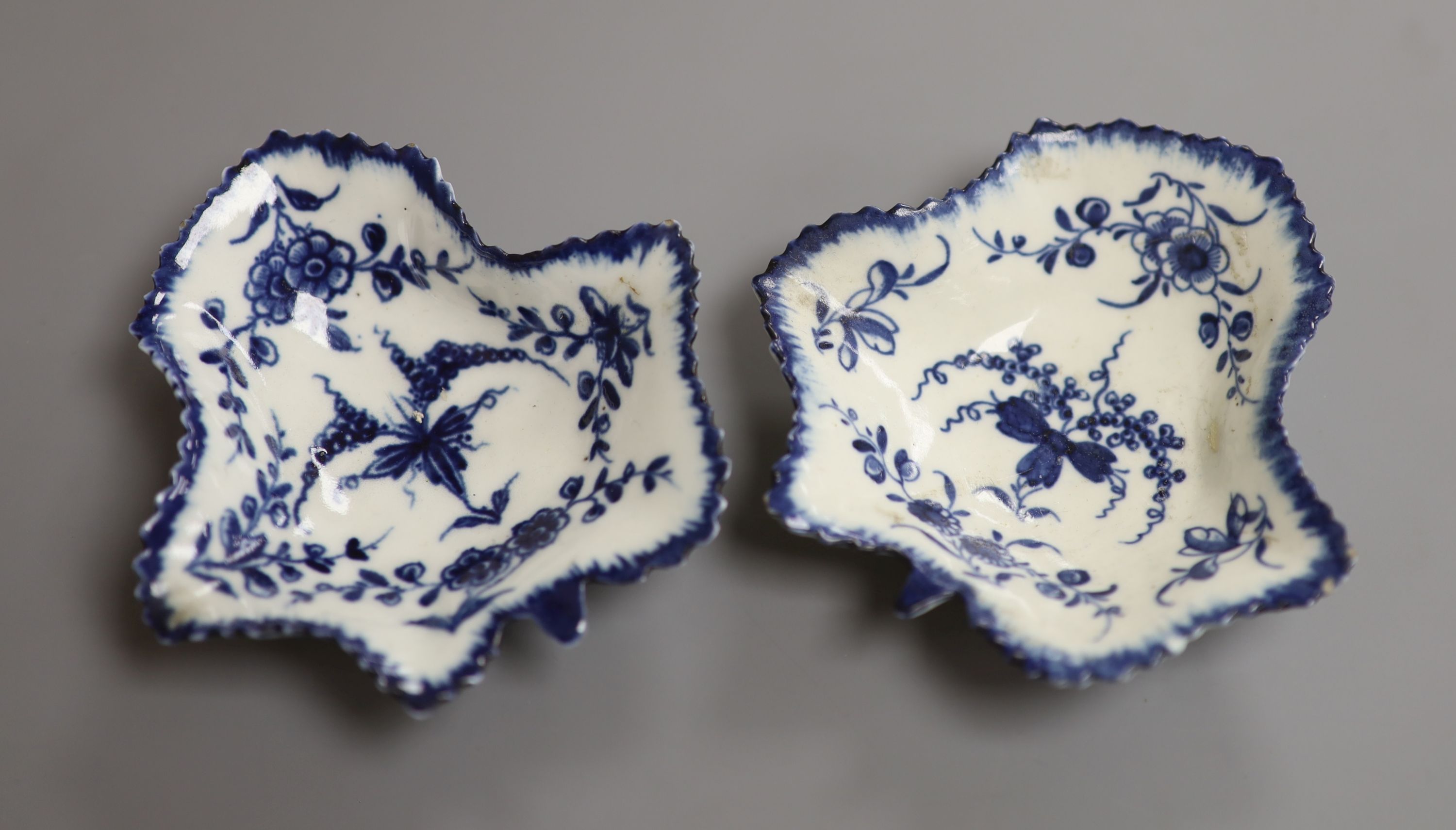 A pair of Worcester leaf shaped pickle dishes, painted with pickle leaf vine pattern, c.1770, length 9cm